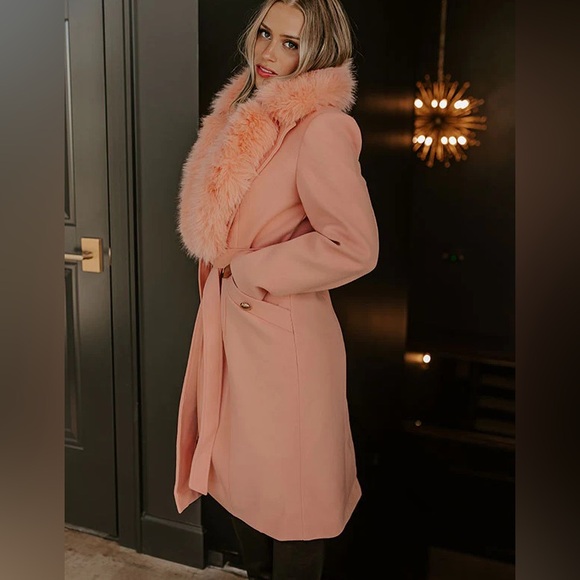 Chic Peach Coat with Faux Fur Collar - Picture 4 of 11